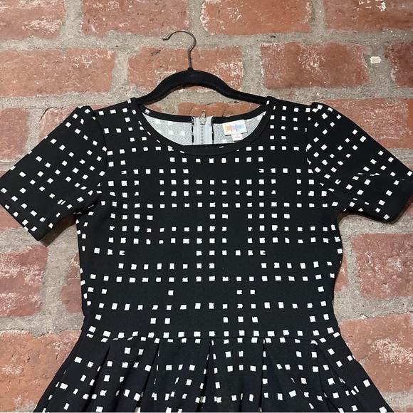 LuLaRoe Amelia Black & White Square Pattern A-line Dress Small Pleated Pockets - Picture 2 of 14